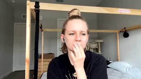 feyaa22 online show from 02-07-25, 04:24