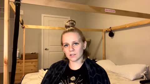 feyaa22 online show from 02-08-25, 01:00