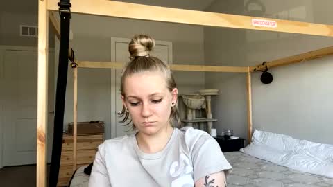 feyaa22 online show from 02-08-25, 04:47