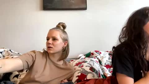 feyaa22 online show from 02-09-25, 03:45