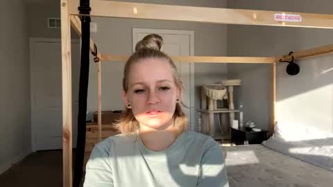 feyaa22 online show from 02-10-25, 01:22