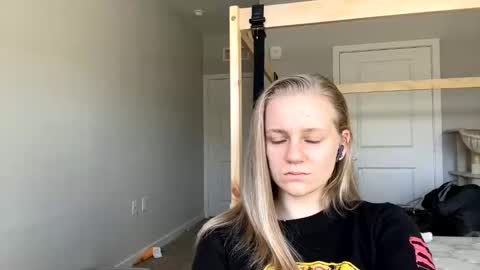 feyaa22 online show from 02-17-25, 04:04