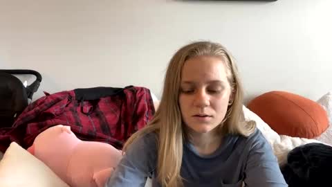 feyaa22 online show from 02-19-25, 04:33