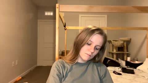 feyaa22 online show from 02-24-25, 01:57