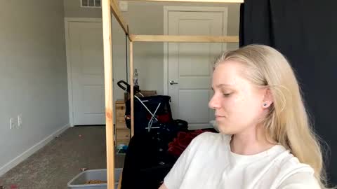 feyaa22 online show from 02-28-25, 03:48