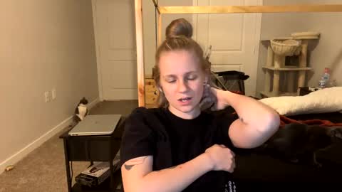 feyaa22 online show from 03-03-25, 02:58