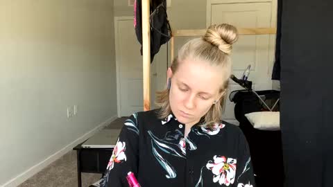 feyaa22 online show from 03-03-25, 04:14