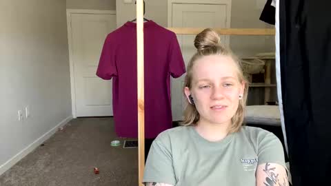 feyaa22 online show from 03-07-25, 04:00