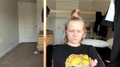 feyaa22 online show from 03-09-25, 03:16