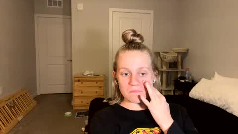 feyaa22 online show from 03-10-25, 01:34