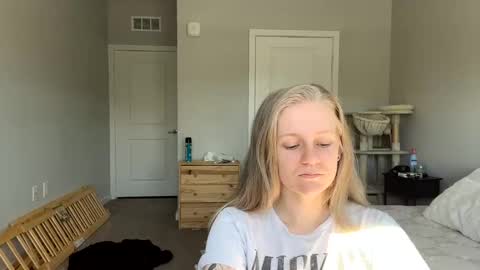 feyaa22 online show from 03-11-25, 02:51