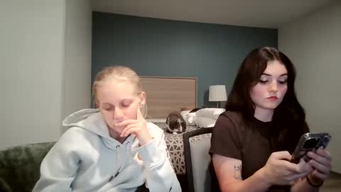 feyaa22 online show from 09-09-25, 04:56