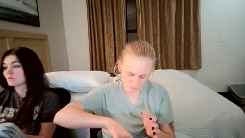 feyaa22 online show from 09-13-25, 04:34