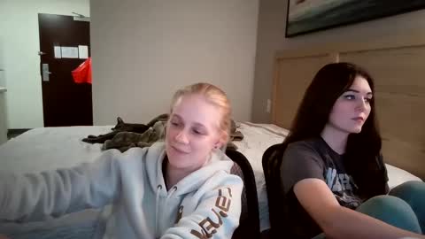 feyaa22 online show from 09-14-25, 04:55