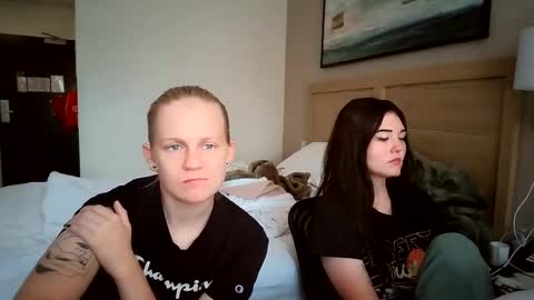 feyaa22 online show from 09-15-25, 07:36