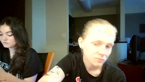 feyaa22 online show from 09-17-25, 07:04