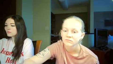 feyaa22 online show from 09-19-25, 04:51