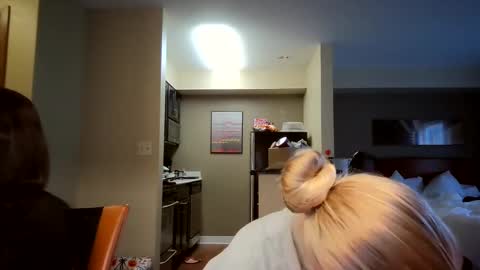 feyaa22 online show from 09-21-25, 05:14