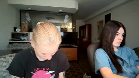 feyaa22 online show from 09-24-25, 05:05