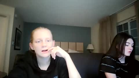 feyaa22 online show from 12-14-25, 03:34