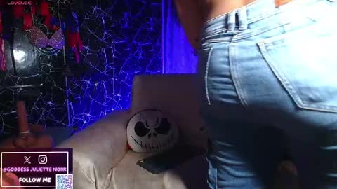 Snapshot of goddessjuliettenoiir chatting on 05-21-26, 10:33 Goddes Juliette Noiir online show from 05-21-26, 10:33