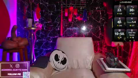 Snapshot of goddessjuliettenoiir chatting on 06-15-26, 11:12 Goddes Juliette Noiir online show from 06-15-26, 11:12