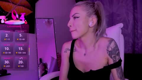 Snapshot of goddessnyxluxuria chatting on 05-21-26, 06:59 Goddess Nyx online show from 05-21-26, 06:59