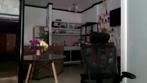 Eva online show from 12-16-24, 02:36