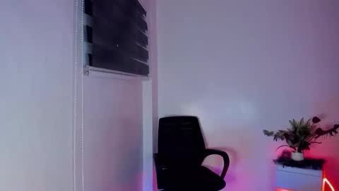 JENNIFER online show from 09-16-25, 05:47