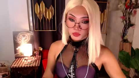 Snapshot of goddessquinnie chatting on 12-06-24, 02:57 quinnie online show from 12-06-24, 02:57