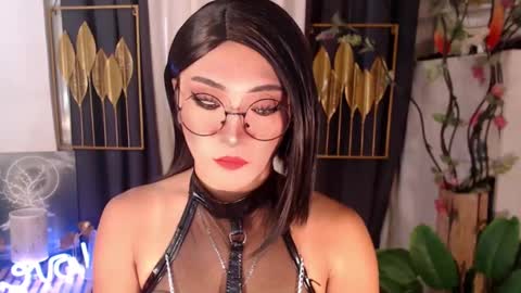 Snapshot of goddessquinnie chatting on 12-11-24, 12:44 quinnie online show from 12-11-24, 12:44