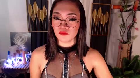 Snapshot of goddessquinnie chatting on 12-29-24, 04:16 quinnie online show from 12-29-24, 04:16