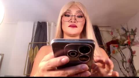 Snapshot of goddessquinnie chatting on 01-12-25, 05:13 quinnie online show from 01-12-25, 05:13