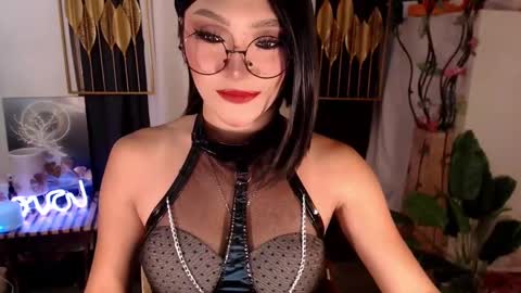 Snapshot of goddessquinnie chatting on 01-20-25, 12:15 quinnie online show from 01-20-25, 12:15