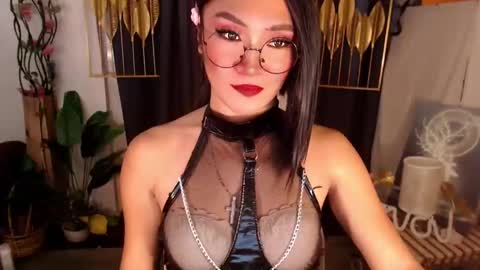 Snapshot of goddessquinnie chatting on 01-30-25, 03:33 quinnie online show from 01-30-25, 03:33