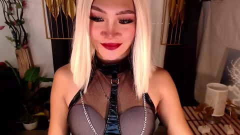 Snapshot of goddessquinnie chatting on 03-03-25, 01:21 quinnie online show from 03-03-25, 01:21
