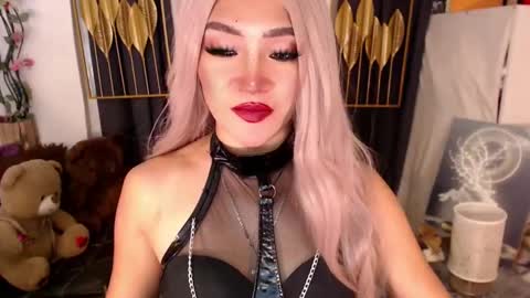 Snapshot of goddessquinnie chatting on 03-07-25, 12:48 quinnie online show from 03-07-25, 12:48