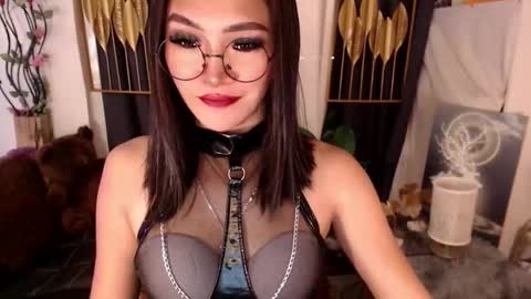 Snapshot of goddessquinnie chatting on 03-08-25, 01:28 quinnie online show from 03-08-25, 01:28