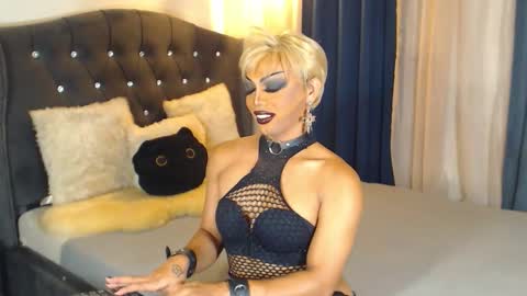 Snapshot of goddessxbeatrice chatting on 11-29-25, 10:02 call me BEA online show from 11-29-25, 10:02