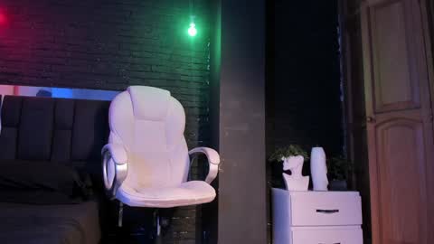 Snapshot of godly_huan chatting on 12-06-24, 05:20 HUAN online show from 12-06-24, 05:20