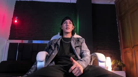 Snapshot of godly_huan chatting on 12-08-24, 05:07 HUAN online show from 12-08-24, 05:07