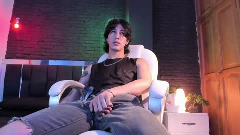 Snapshot of godly_huan chatting on 12-11-24, 08:47 HUAN online show from 12-11-24, 08:47