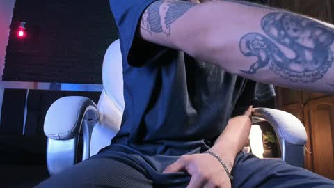 Snapshot of godly_huan chatting on 12-15-24, 08:41 HUAN online show from 12-15-24, 08:41