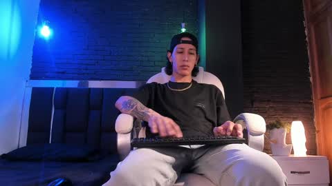 Snapshot of godly_huan chatting on 01-01-25, 02:41 HUAN online show from 01-01-25, 02:41