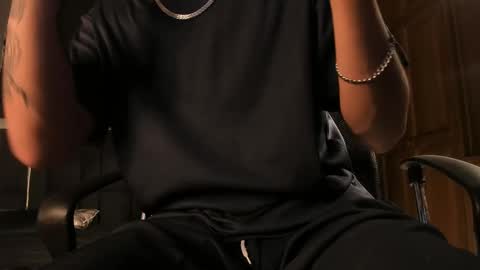 Snapshot of godly_huan chatting on 02-24-25, 06:16 HUAN online show from 02-24-25, 06:16