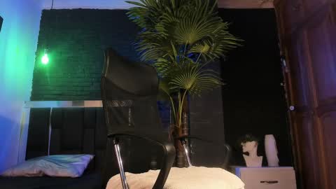 Snapshot of godly_huan chatting on 02-27-25, 05:02 HUAN online show from 02-27-25, 05:02