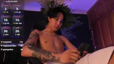 Snapshot of godly_huan chatting on 02-28-25, 09:33 HUAN online show from 02-28-25, 09:33