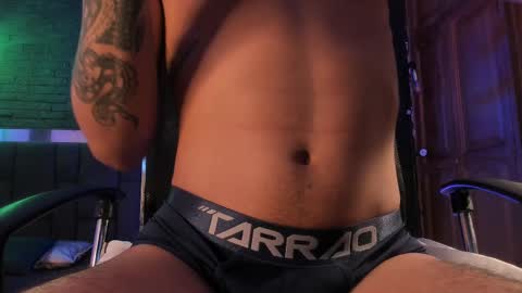 Snapshot of godly_huan chatting on 03-04-25, 02:10 HUAN online show from 03-04-25, 02:10