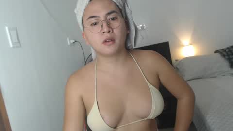 Snapshot of goldbella_ chatting on 12-07-24, 06:32 bella online show from 12-07-24, 06:32