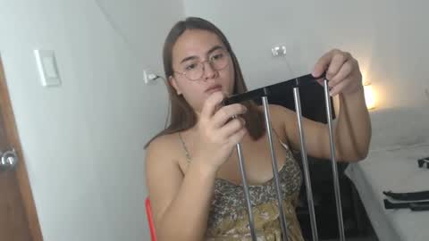 Snapshot of goldbella_ chatting on 12-10-24, 04:34 bella online show from 12-10-24, 04:34